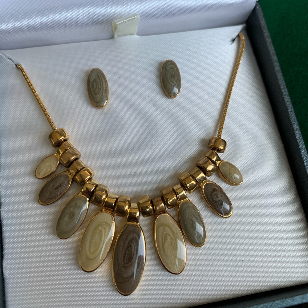 Worthington set of jewelry